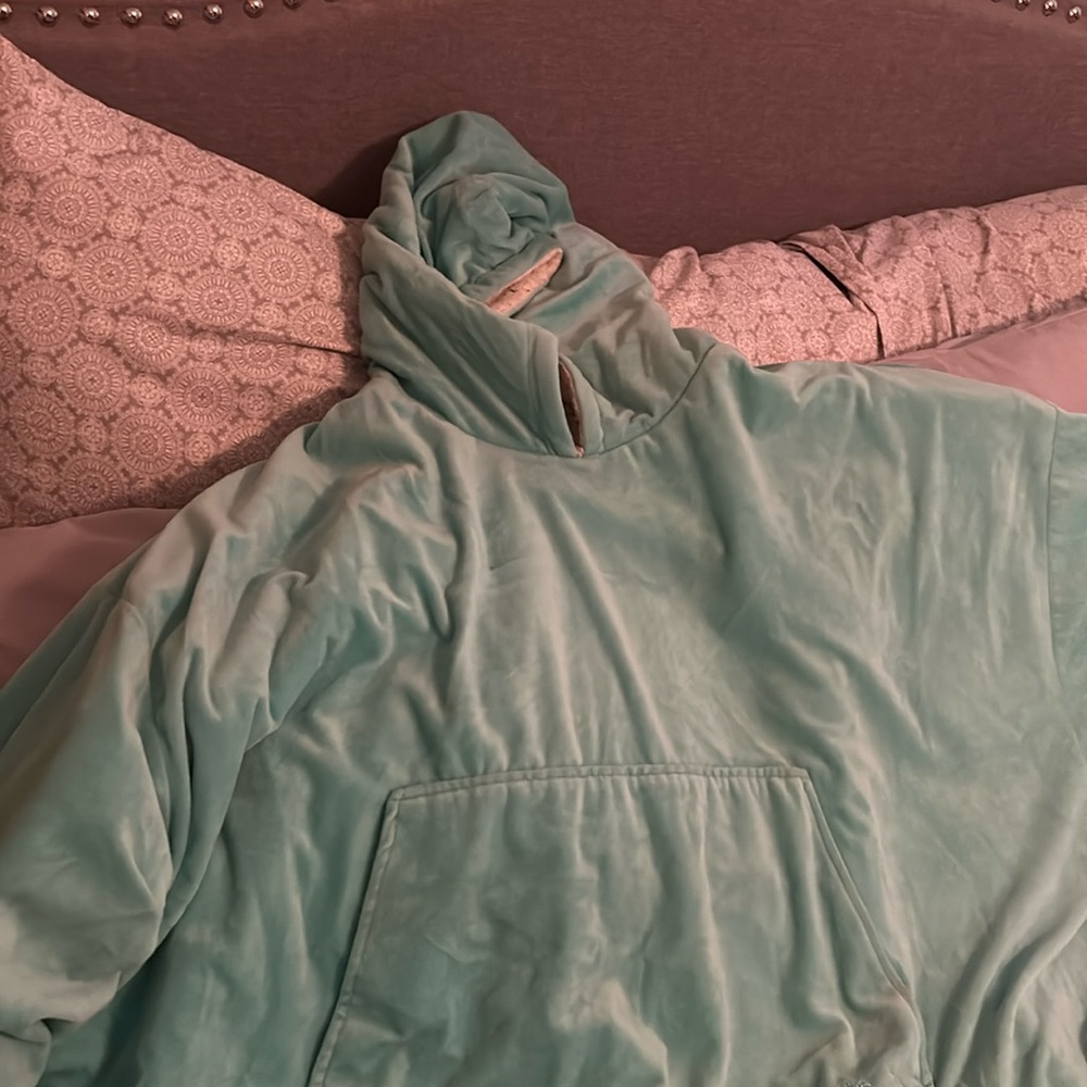 I’m selling this poncho! From the comfy brand seen on tv